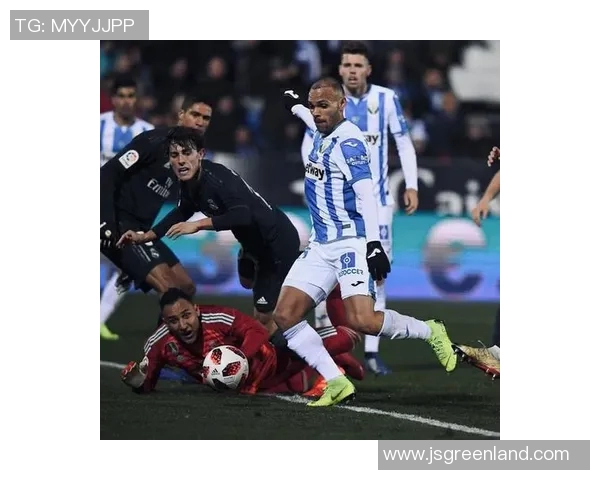 巴萨与里昂对决时间揭晓引发球迷热议与期待