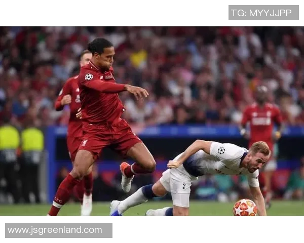 范戴克与皮克的巅峰对决谁能在防守之王的争夺中胜出 范戴克与皮克的巅峰对决谁能在防守之王的争夺中胜出