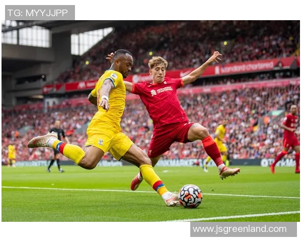 乌德勒之与泽尼特的激烈对决展现足球战术的巅峰对抗与精彩瞬间