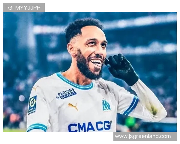 卢卡库获评英超最佳前锋，领跑金靴奖争夺