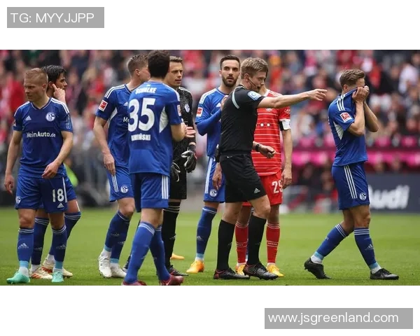 沙尔克客场失利，德甲榜尾乌云笼罩困顿深深