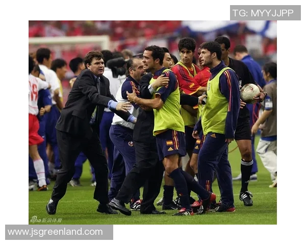 篮球皇马与巴萨的巅峰对决谁能在经典战役中笑到最后